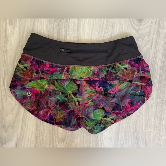Lululemon Speed Up Low-Rise Lined Short 2.5”Vivid Floral Multi / Graphite Grey - Picture 7 of 9
